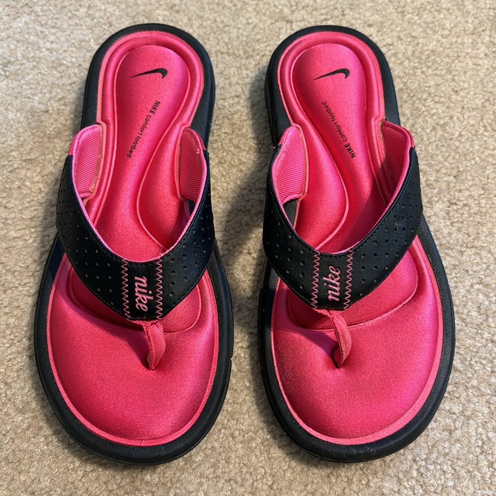Nike comfort foot bed flip flops